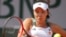 រូប​ឯកសារ៖​ អ្នក​ស្រី Peng Shuai ជើងឯក​វាយ​កូនបាល់​ឬ​​តឺនីស​របស់​ចិន​ ក្នុង​​ការ​ប្រកួត​នៅ​ប្រទេស​បារាំង​នៅ​ឆ្នាំ​២០១៧។