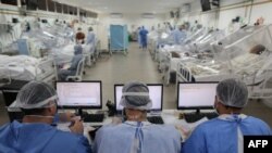 Brasil se convirtió el sábado en el país latinoamericano con más contagios por coronavirus y el tercero en el mundo con 330.000 casos, detrás de Rusia.