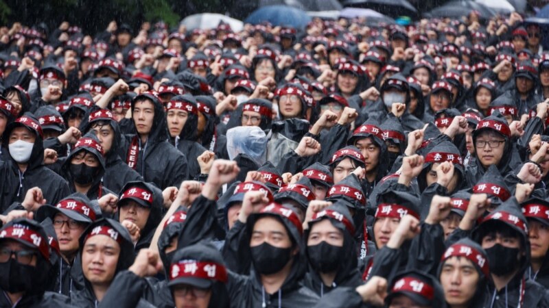 Striking Samsung Electronics workers extend walkout ‘indefinitely’
