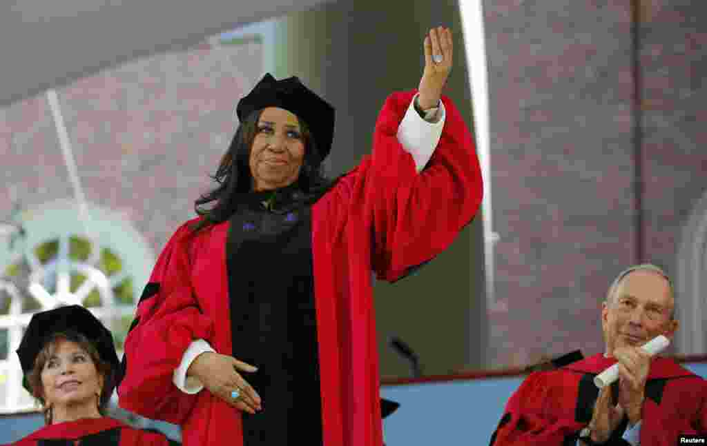 Aretha Franklin recebeu Doutoramento Honorário de Artes da Universidade de Harvard em Cambridge, Massachusetts, 29 de Maio, 2014.