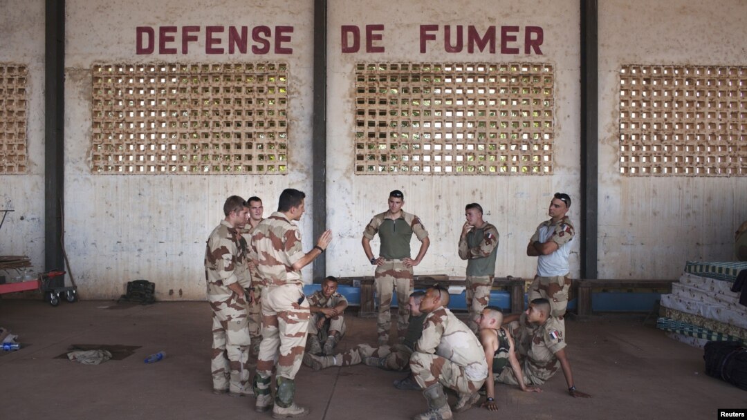 French soldiers receive instructions in a hangar at the Malian army air base in Bamako, January 14, 2013.