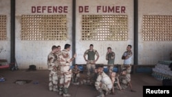 French soldiers receive instructions in a hangar at the Malian army air base in Bamako, January 14, 2013.