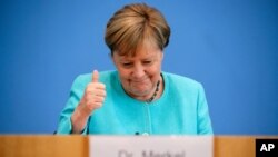 Kanselir Jerman Angela Merkel memberikan konferensi pers di Berlin, Kamis (22/7). 