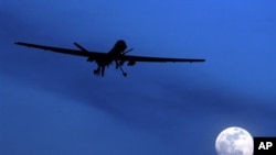 Hoa Kỳ nói các cuộc tấn công bằng máy bay không người lái nhắm vào các nghi can chủ chiến là thiết yếu để đánh bại al-Qaida và Taliban