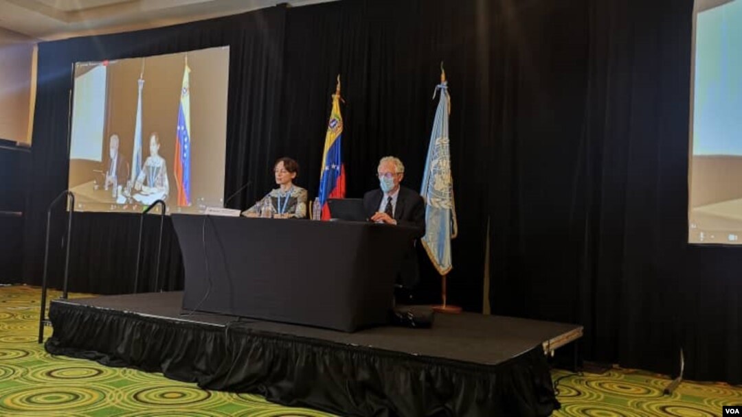 La relatora especial de las Naciones Unidas sobre medidas coercitivas unilaterales y derechos humanos, Alena Douhan, en conferencia de prensa en Caracas, el 12 de febrero de 2021. [Foto: VOA/Adriana Nuñez Rabascall]