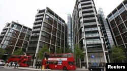 Komplek apartemen mewah "One Hyde Park" di London. Banyak properti di London diduga dibeli dari "uang gelap" hasil korupsi. 