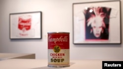 Las sopas Campbell de Andy Warhol, en Christie's de Nueva York en febrero pasado.
