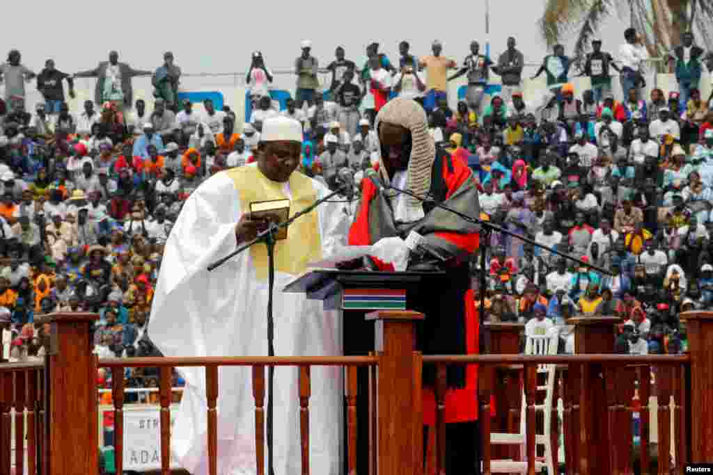 An gudanar da bikin rantsar da sabon shugaban kasar kasar Gambia, Adama Barrow, Fabrairu 18, 2017.