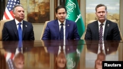 Secretário de Estado americano, Marco Rubio (cen) na Arábia Saudita