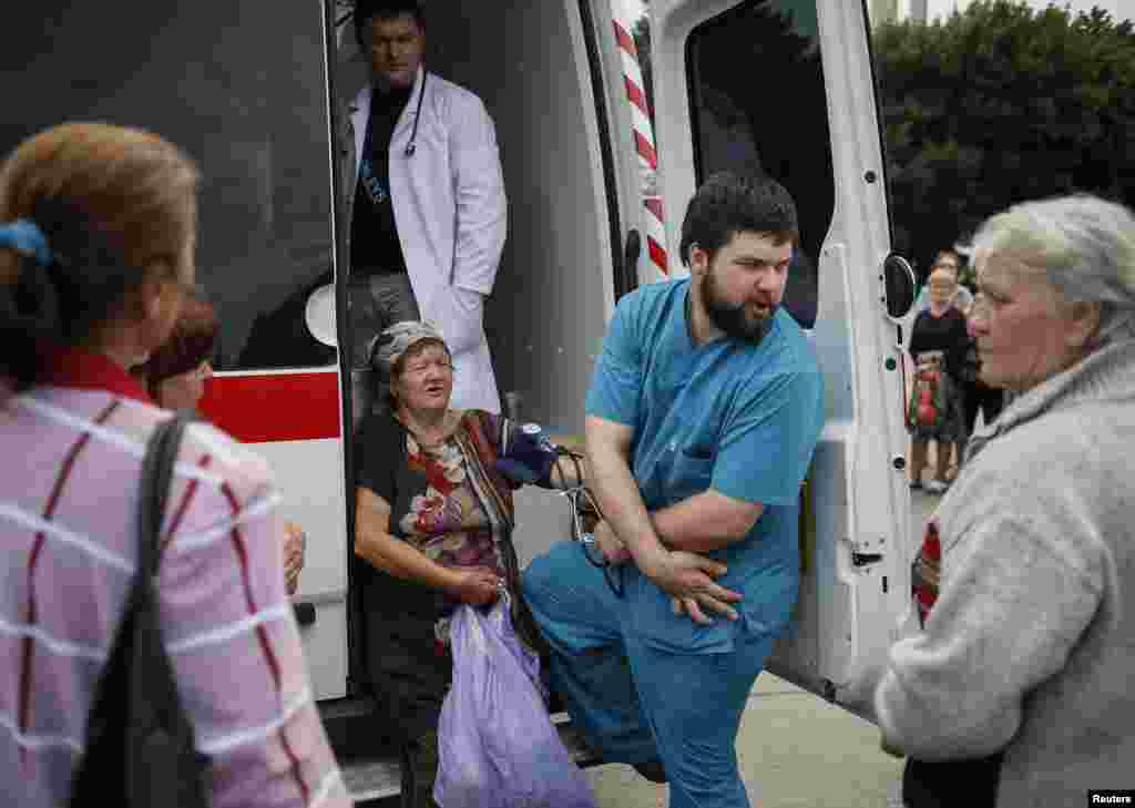 People wait for humanitarian medical aid near the mayor's office in Soavyansk, Ukraine, July 9, 2014. 