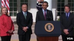 La secretaria de Estado, Hillary Cllinton, Jim Yong Kim, el presidente Obama y el secretario del Tesoro, Timothy Geithner durante el anuncio.