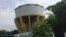 Le château d'eau de Batignolles à Brazzaville, Congo, le 16 mai 2017. (VOA/Ngoussou Ngouela)
