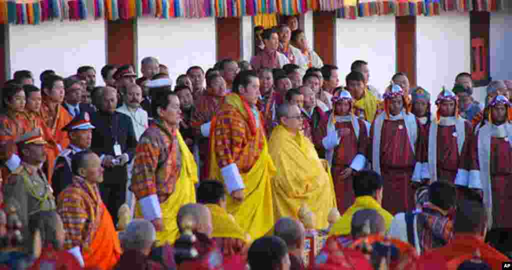 Their Majesties the Fourth and Fifth Druk Gyalpo and His Holiness the Je Khenpo, (Photo/VOA - S. Herman)