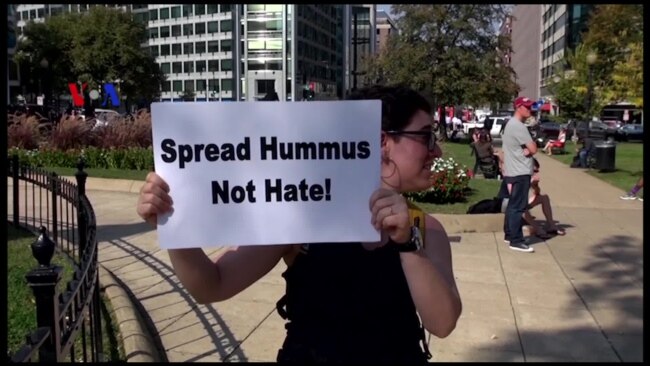 Muslim di Rantau: Aksi Damai 'Spread Hummus Not Hate'