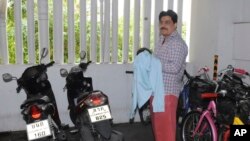 Para pejabat Thailand mengatakan mereka telah menangkap dua warga Pakistan yang dituduh memalsukan paspor yang diduga digunakan oleh jaringan kejahatan transnasional.