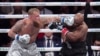 Jake Paul le asesta un zurdazo a Mike Tyson durante su pelea de peso pesado, el viernes 15 de noviembre de 2024, en Arlington, Texas. Paul le ganó por decisión unánime a un Tyson de 58 años y en donde el público salió decepcionado a falta de más acción sobre el encerado.