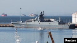 La frégate militaire russe "Admiral Gorshkov" a accosté le lundi 13 février 2023 au Cap, en Afrique du Sud, pour des exercices militaires.