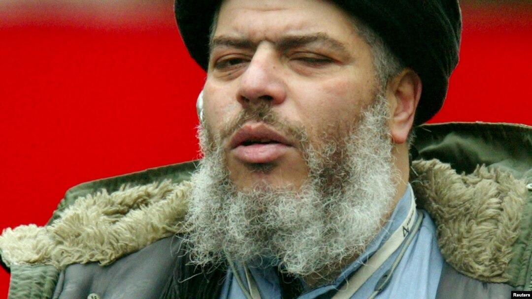 - FILE PHOTO TAKEN 19MAR04 - A file photograph dated March 19, 2004 shows Muslim cleric Sheikh Abu Hamza al-Masri