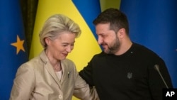 FILE - Ukrainian President Volodymyr Zelenskyy, right, and European Commission President Ursula von der Leyen attend a press conference in Kyiv, Ukraine, Nov. 4, 2023