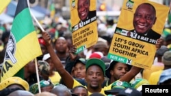 Supporters of President Cyril Ramaphosa's ruling African National Congress celebrate election results at a rally in Johannesburg, South Africa, May 12, 2019. 