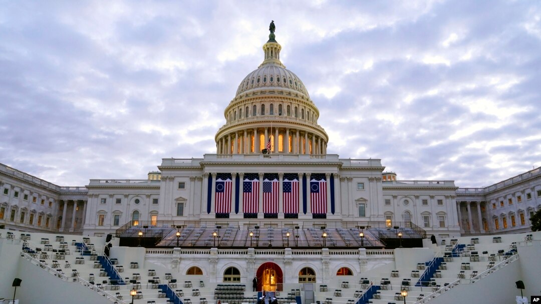 Persiapan pelantikan Presiden terpilih Joe Biden di Gedung Capitol, Washington, D.C., 18 Januari 2021.