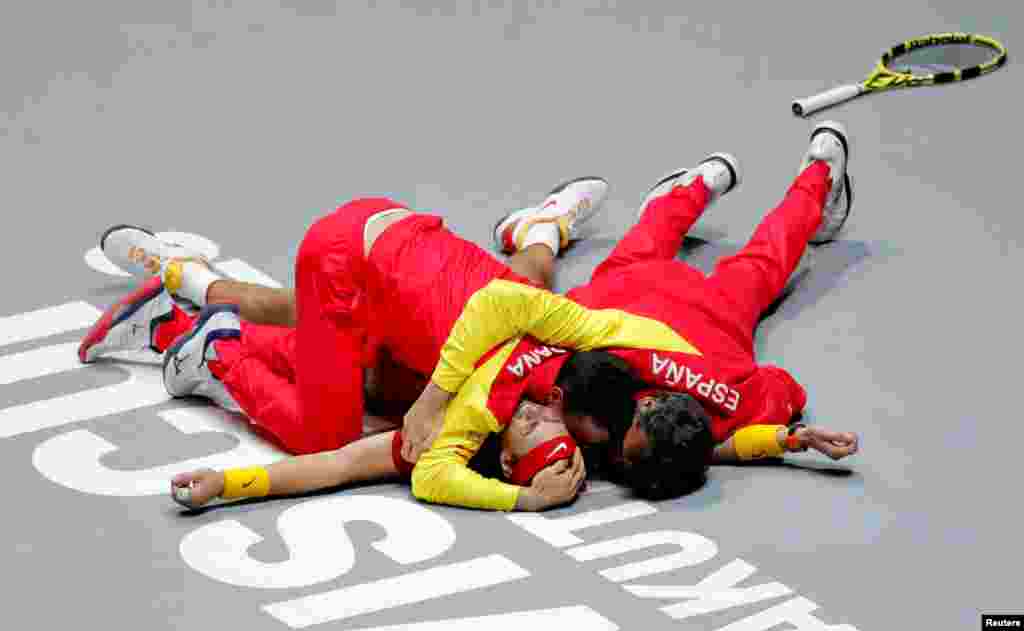 Spain&#39;s Rafael Nadal celebrates with the team after winning his match against Canada&#39;s Denis Shapovalov and winning the Davis Cup Finals in Madrid, Spain, Nov. 24, 2019.