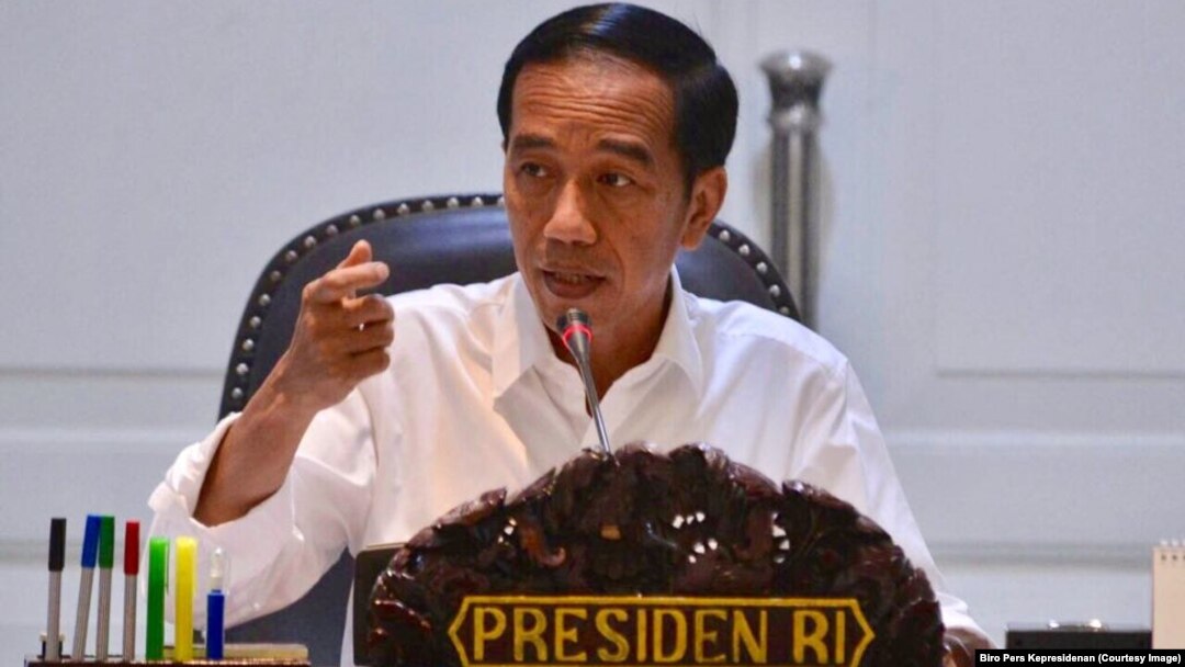 Presiden Joko Widodo dalam rapat kabinet mengenai Densus Tipikor Polri di Jakarta, 24 Oktober 2017. 