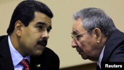 La realidad económica de Venezuela pone en duda que Nicolás Maduro pueda seguir subvencionando al gobierno cubano.