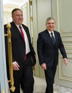 US Secretary of State Mike Pompeo meets with Uzbek President Shavkat Mirziyoyev in Tashkent on Feb. 3, 2020.