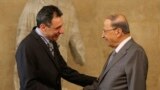 از بازداشت تا آزادی شهروند دارای اقامت آمریکا توسط جمهوری اسلامی - نزار زکا، شهروند لبنانی که اقامت دائم آمریکا را نیز دارد، پس آزادی و ورود به بیروت بلافاصله با میشل عون، رئیس جمهوری لبنان دیدار کرد. رئیس سازمان امنیت داخلی لبنان گفته است که آزادی او خواسته آقای عون از جمهوری اسلامی بوده است.