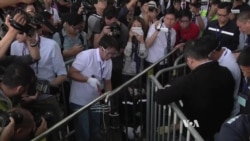 Hong Kong Police Begin Clearing Protest Areas