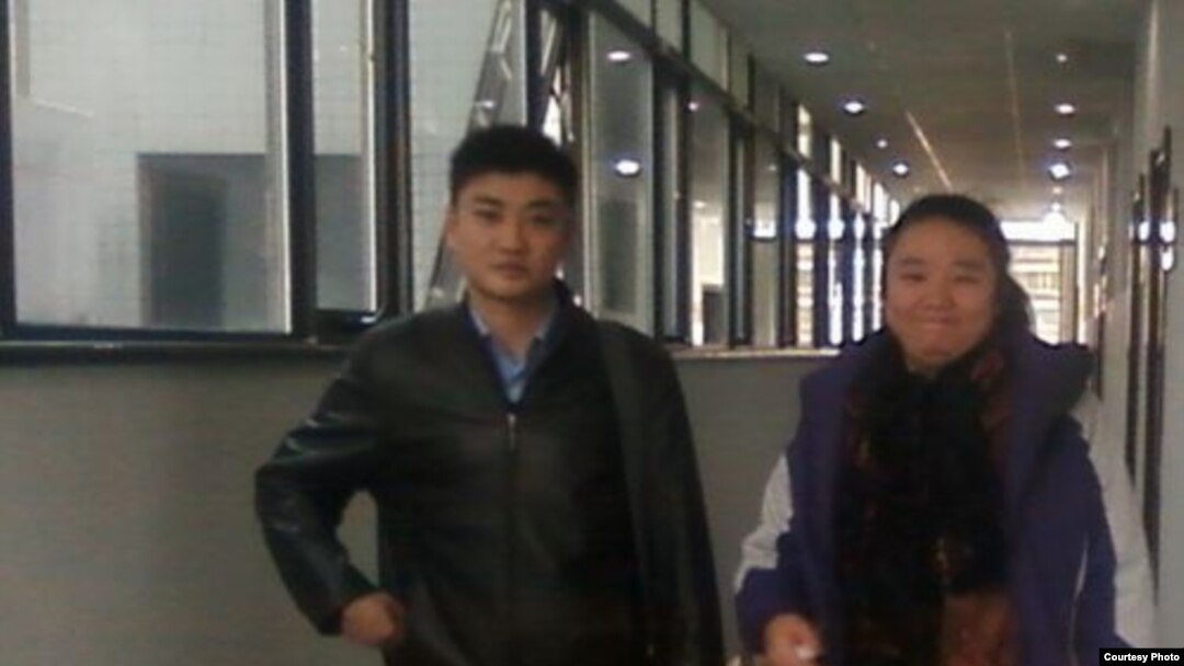 曹顺利（女）2010年在北京就被劳教提出诉讼(照片来源博讯)