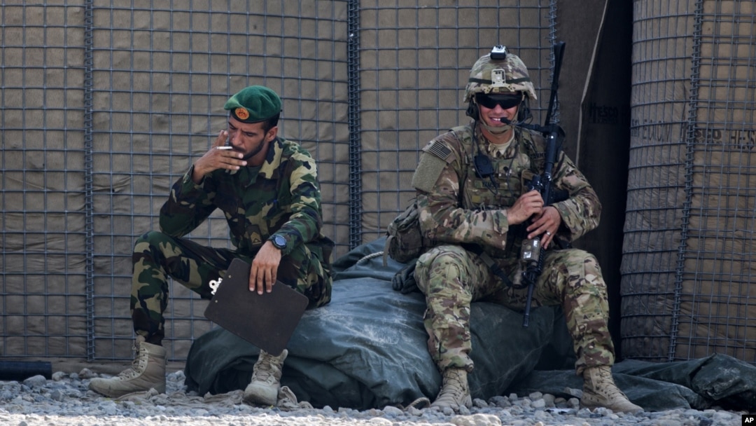 AQSh va Afg'oniston askari, Nangarhor viloyati, Afg'oniston, 5-avgust, 2015-yil.