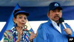 En esta foto de archivo del 5 de septiembre de 2018, el presidente de Nicaragua, Daniel Ortega, y su esposa, la vicepresidenta Rosario Murillo, encabezaron un mitin en Managua, Nicaragua.