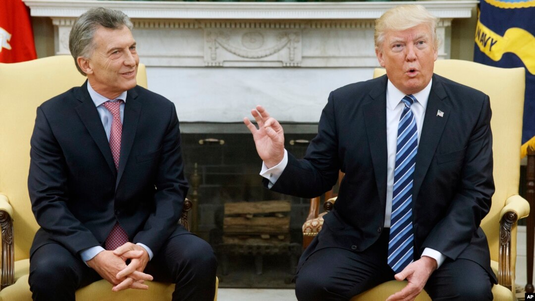 Presiden AS Donald Trump menerima kunjungan Presiden Argentina Mauricio Macri di Gedung Putih, Kamis (27/4). 