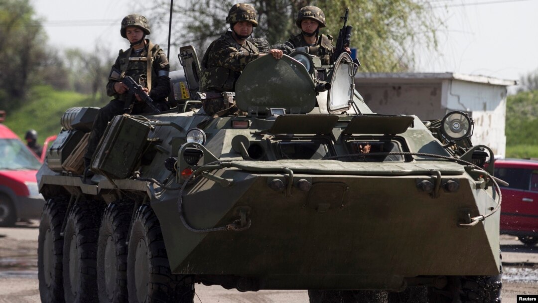 Binh sĩ Ukraine tại một chốt kiểm soát gần thị trấn Slovyansk ở miền đông Ukraine, ngày 4/5/2014.