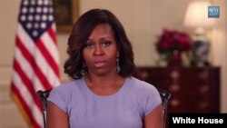 Michelle Obama menyampaikan pidato mingguan kepresidenan pada puncak perayaan Hari Ibu di Amerika, Sabtu (10/5).