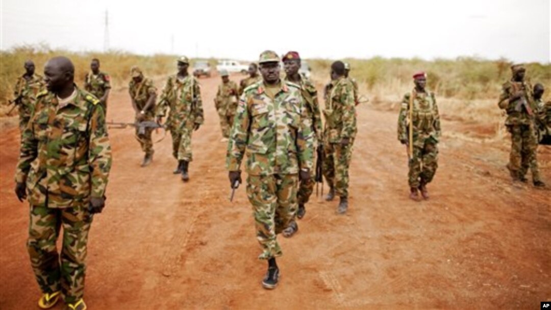 Tentara Pembebasan Rakyat Sudan (SPLA) berjaga di garis depan Tachuien, negarabagian Unity, Sudan Selatan (11/5). DK PBB telah menyerukan agar Sudan segera menarik pasukan dari wilayah sengketa.
