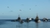 中國捕魚船隊和美國海岸警衛隊在公海對峙