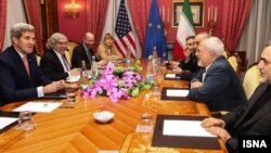 John Kerry y Mohammad Javad Zarif trabajan para lograr un acuerdo sobre programa nuclear iraní.