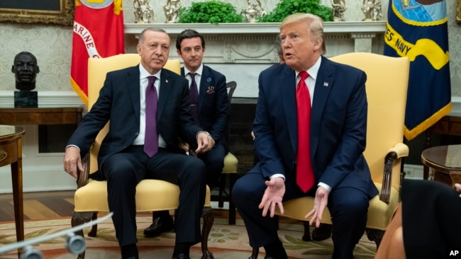 Presidenti Donald Trump dhe Presidenti turk Recep Tayyip Erdogan në një takim në Shtëpinë e Bardhë më 13 nëntor të vitit 2019.