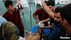 یک مرد در بیمارستانی در اربیل که در جریان حمله سپاه پاسداران به مواضع احزاب کرد در اقلیم کردستان مجروح شده است - ۲۸ سپتامبر ۲۰۲۲ (۶ مهر ۱۴۰۱)