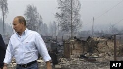 Zjarrfikësit rusë vazhdojnë përpjekjet për të vënë nën kontroll zjarret