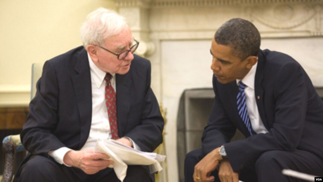 Milyarder Amerika Warren Buffett, yang mengusulkan 'Aturan Buffett'' saat bertemu Presiden Obama di Gedung Putih (foto: dok).