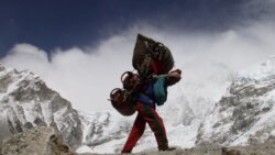 El gobierno de México repatriará los restos de cinco mexicanos que murieron en un helicóptero en el Everest
