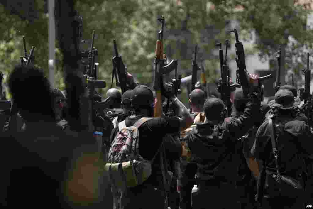 مارچ میں ایک شخص کا اسلحہ غلطی سے چل جانے کے بعد ایک فرد زخمی بھی ہوا۔