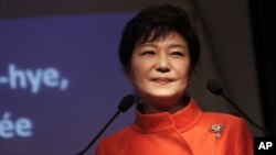 지난 4일 서유럽을 순방 중인 박근혜 한국 대통령이 프랑스기업연합회(MEDEF)에서 열린 한-프 경제인 간담회에 참석해 연설하고 있다.