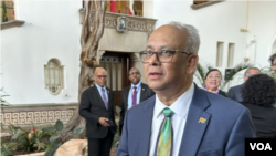 El nuevo secretario general de la Organización de Estados Americanos, Albert Ramdin captado la tarde de este lunes al cierre de la Asamblea General de la OEA, en Washington, donde resulto elgido por aclamación del pleno. [Foto: Tomás Guevara, VOA]