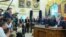 Дональд Трамп отвечает на вопросы прессы в Овальном кабинете Белого дома. 29 сентября 2026 г. AP.