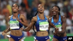 Las tres corredoras pusieron énfasis en "la hermandad" llegando casi juntas a la meta.
